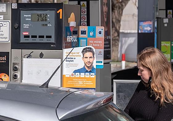 Así se puede ahorrar 400 euros al año en gasolina.