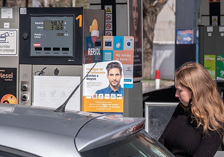 Así se puede ahorrar 400 euros al año en gasolina.