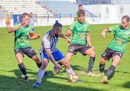 Motril y Huétor Vega buscan sendas victorias que les aúpen en la zona de los 'play off' de ascenso.