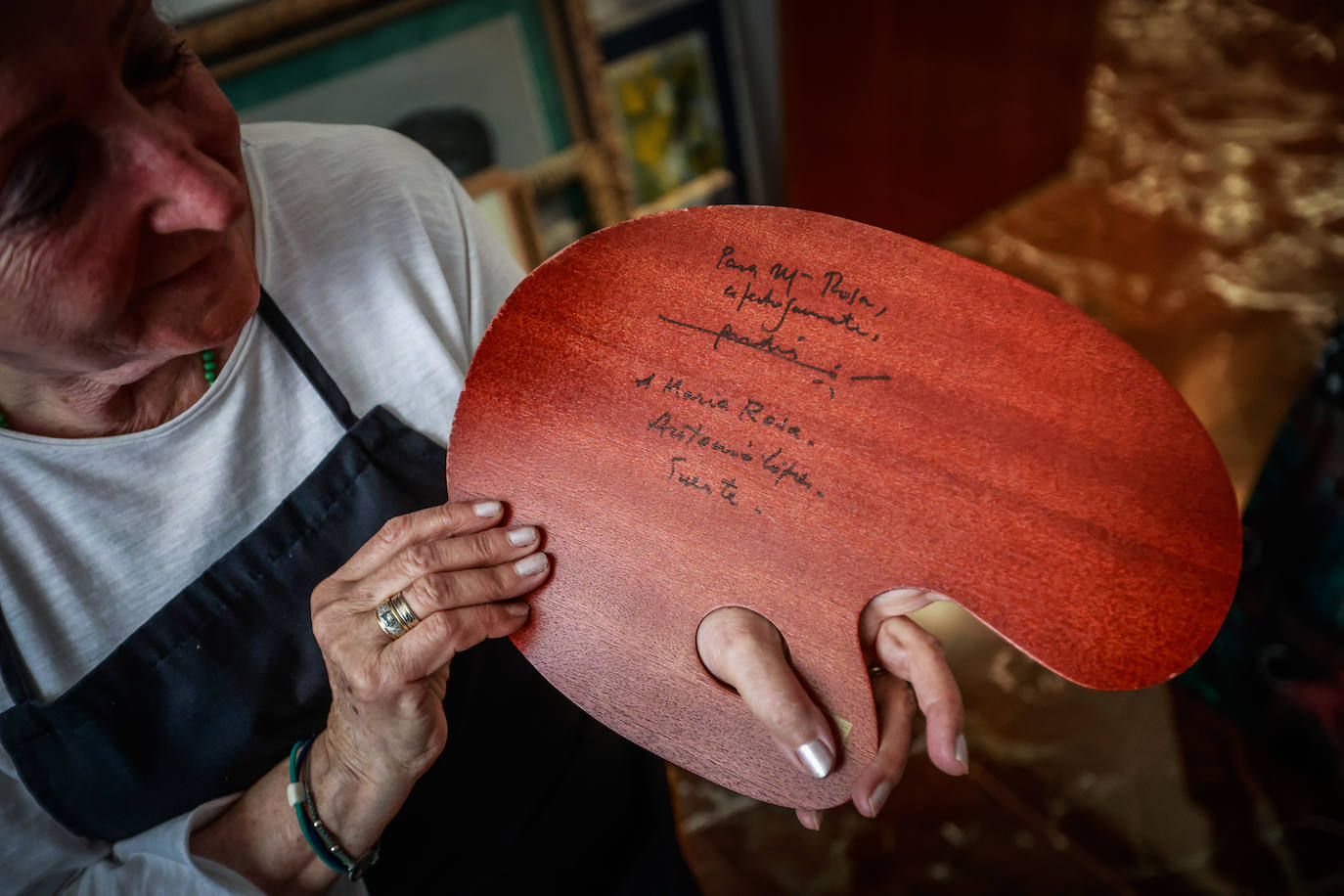 Paleta dedicada por AntonioLópez, profesor de uno de los cursos a los que asistió María Rosa.