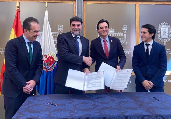 Firma del convenio en Alicante.