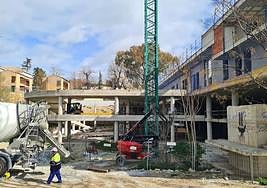 Obras del centro de salud Alameda (derecha), en la planta superior del aparcamiento del Hípico.