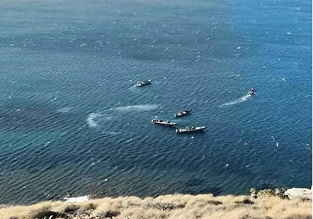 Narcolanchas en la playa de Los Genoveses del Cabo de Gata.