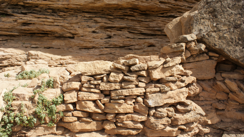 Imagen secundaria 1 - El poblado prehistórico de Granada cuyas murallas se ven desde el cielo