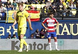 Gonzalo Villar, cariacontecido tras el tercer gol de Sorloth en La Cerámica.