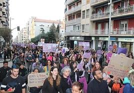 Manifestación con motivo del Día de la Mujer a su paso por Bernabé Soriano en la capital, el pasado año.