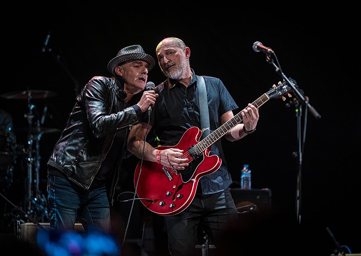 Imagen secundaria 1 - Noche de encuentros en CajaGranada