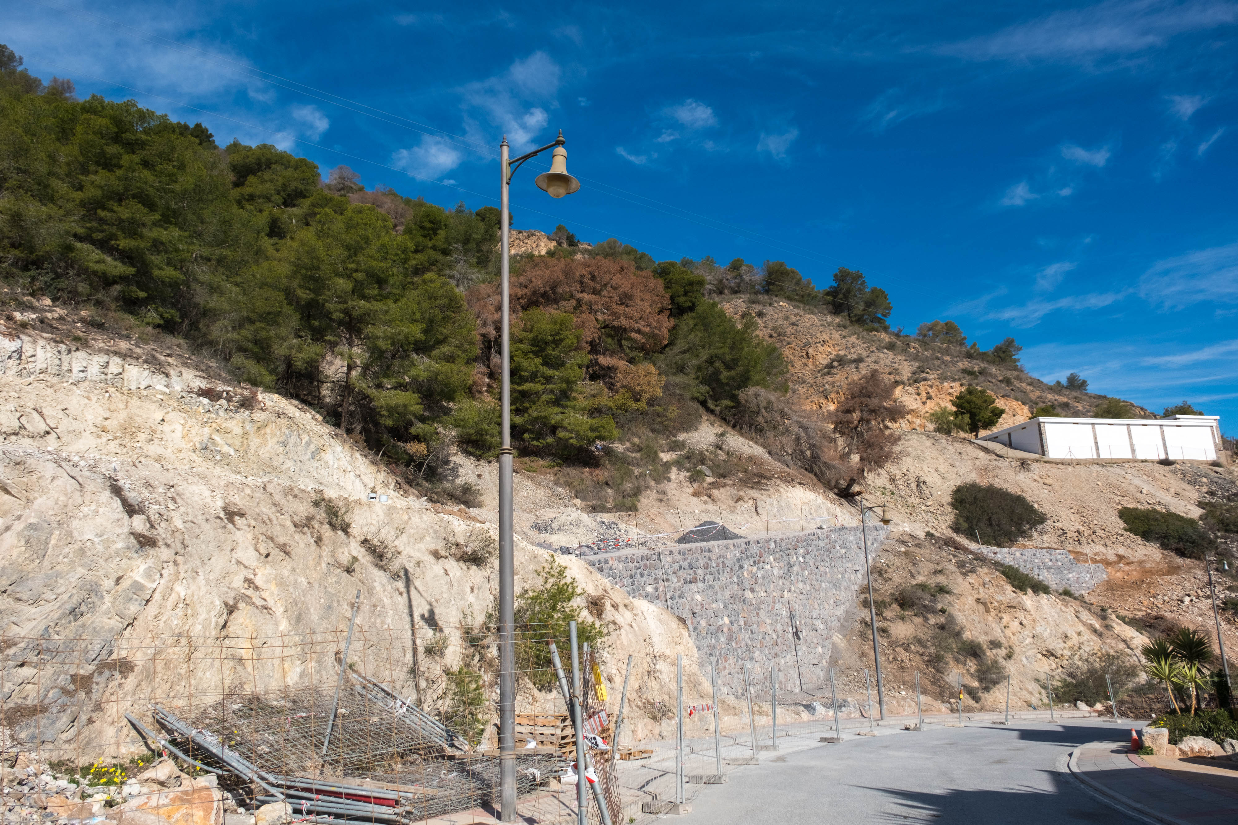 El abandono de los Cármenes del Mar de Almuñécar, en imágenes