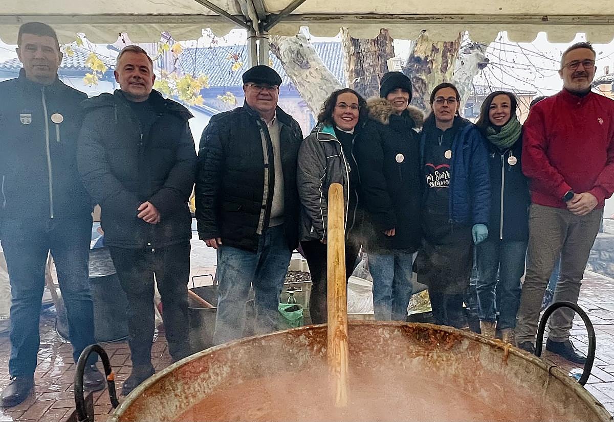 Un millar de personas viven el auténtico ambiente de la Fiesta de la Asadura de Güéjar Sierra