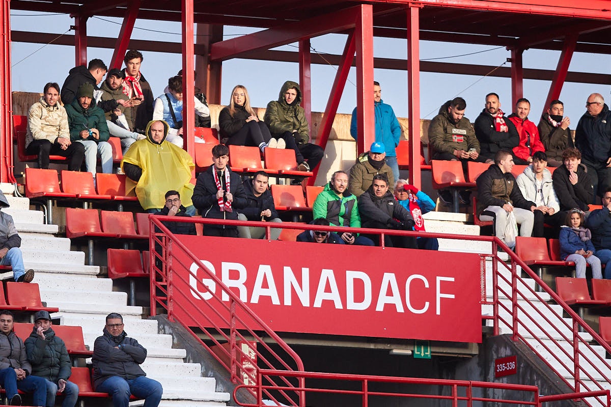 Encuéntrate en la grada en el partido entre Granada y Real Sociedad