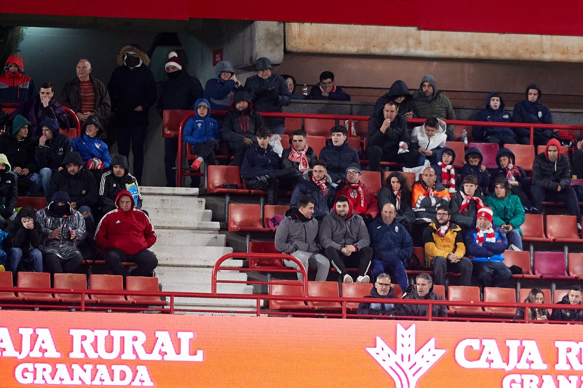 Encuéntrate en la grada en el partido entre Granada y Real Sociedad