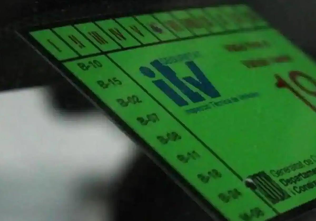 Cambio en el sistema de etiquetas de la ITV del que avisa la DGT