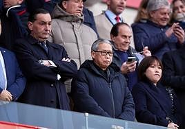 Alfredo Garcia Amado, Xiaohua Li y Sophia Yang, miembros del consejo de administración, en el palco.