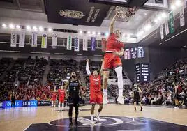 David Kramer cierra el partido con un mate.