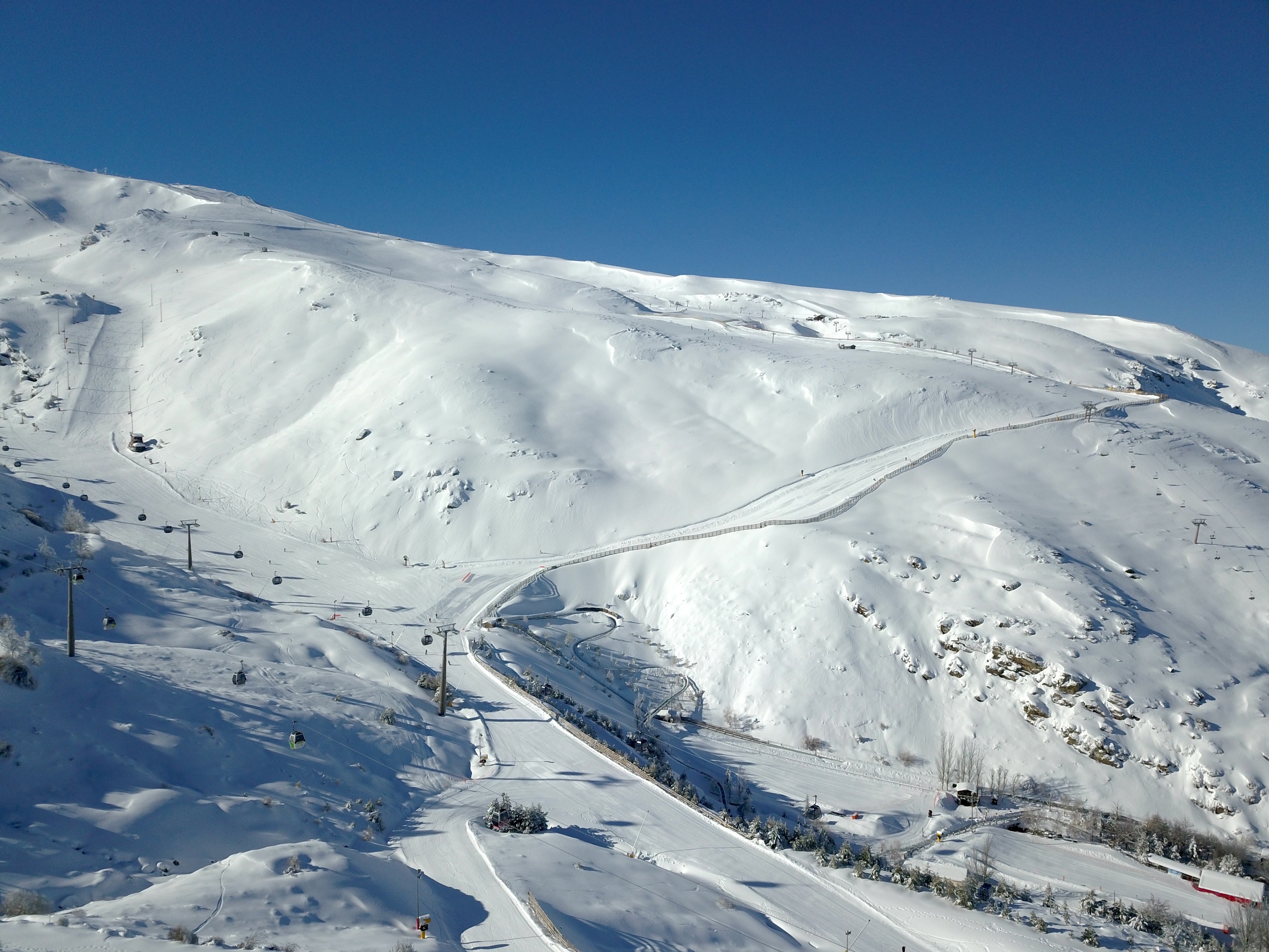 Imagen secundaria 1 - «Bienvenidos a esta maravilla»: espectaculares imágenes de la Sierra tras la mayor nevada en años