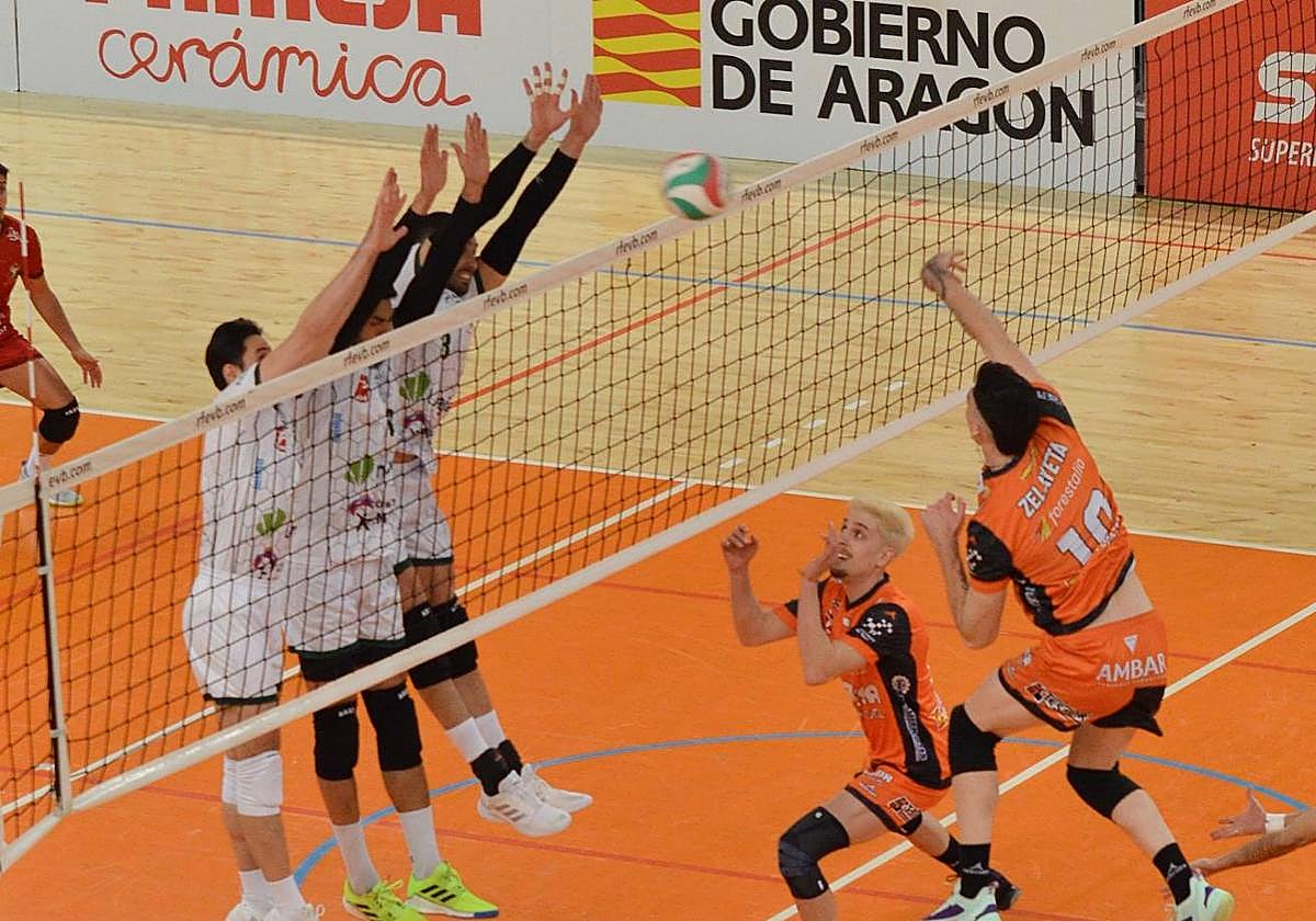 Renan, Fernández y Rodríguez tapan la posibilidad de puntuar de Zelayeta.