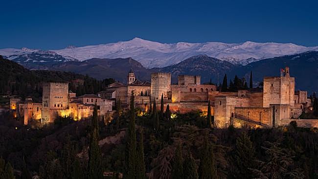 Imagen antes - El Veleta marca la dirección. Parte delantera y trasera de Sierra Nevada, desde Granada capital y desde Motril.
