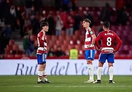 Pellistri, Corbeanu y Arezo.