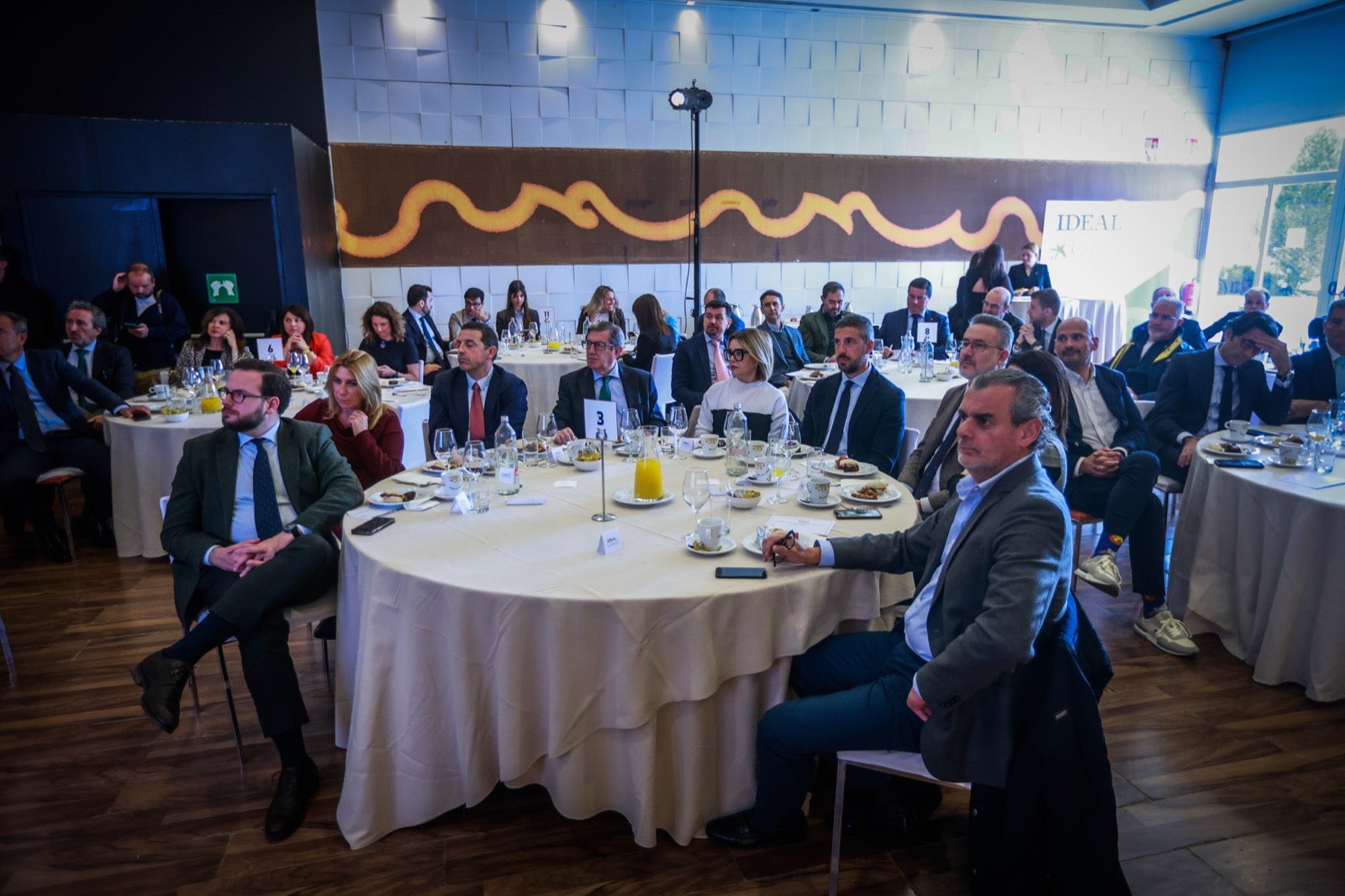 El desayuno IDEAL con el consejero Paradela, en imágenes