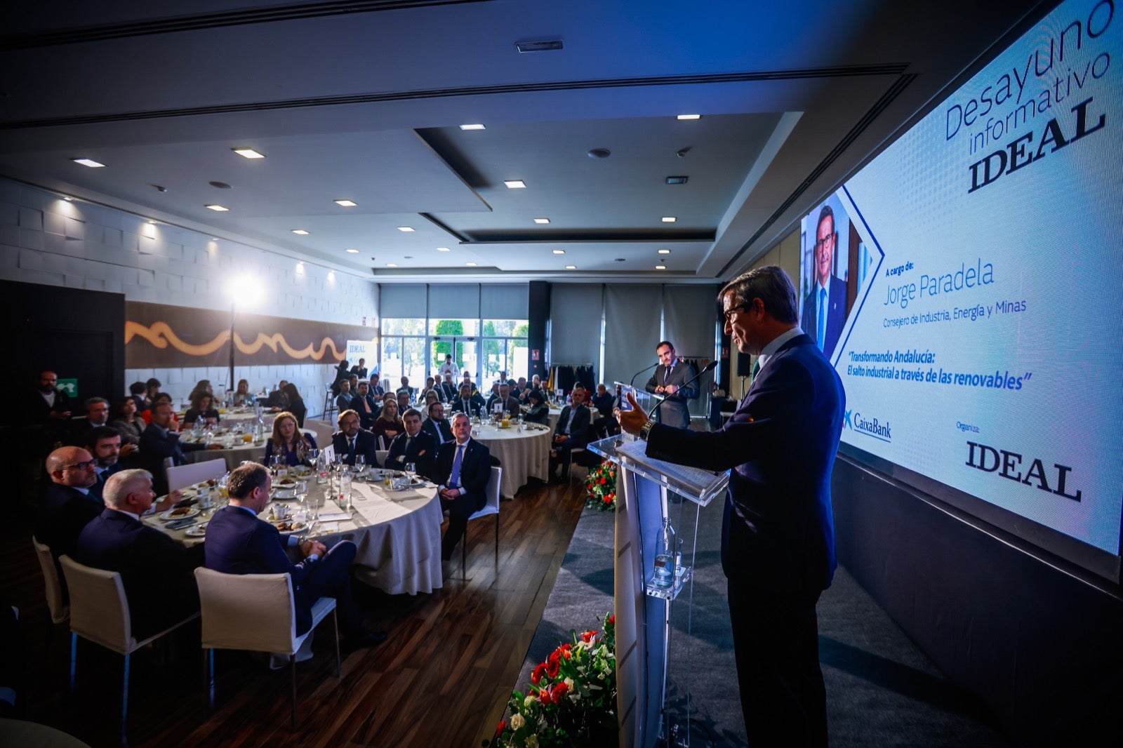 El desayuno IDEAL con el consejero Paradela, en imágenes