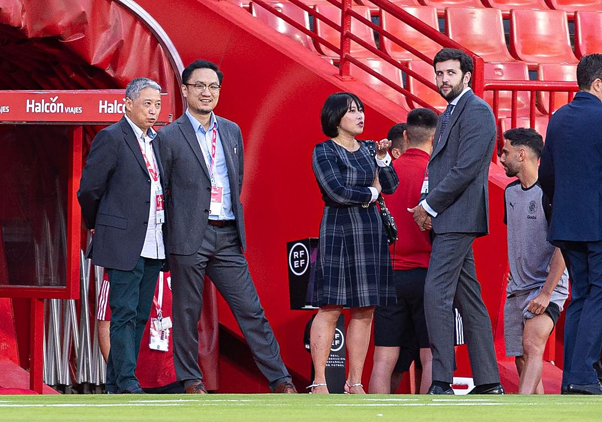 A la derecha, Sophia Yang y Javier Aranguren.