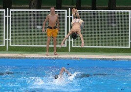La Junta prohíbe llenar piscinas privadas en distintas partes de Andalucía.