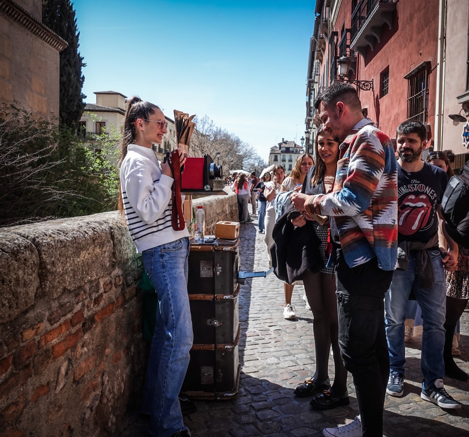 Las imágenes de Granada a reventar: calles y bares repletos