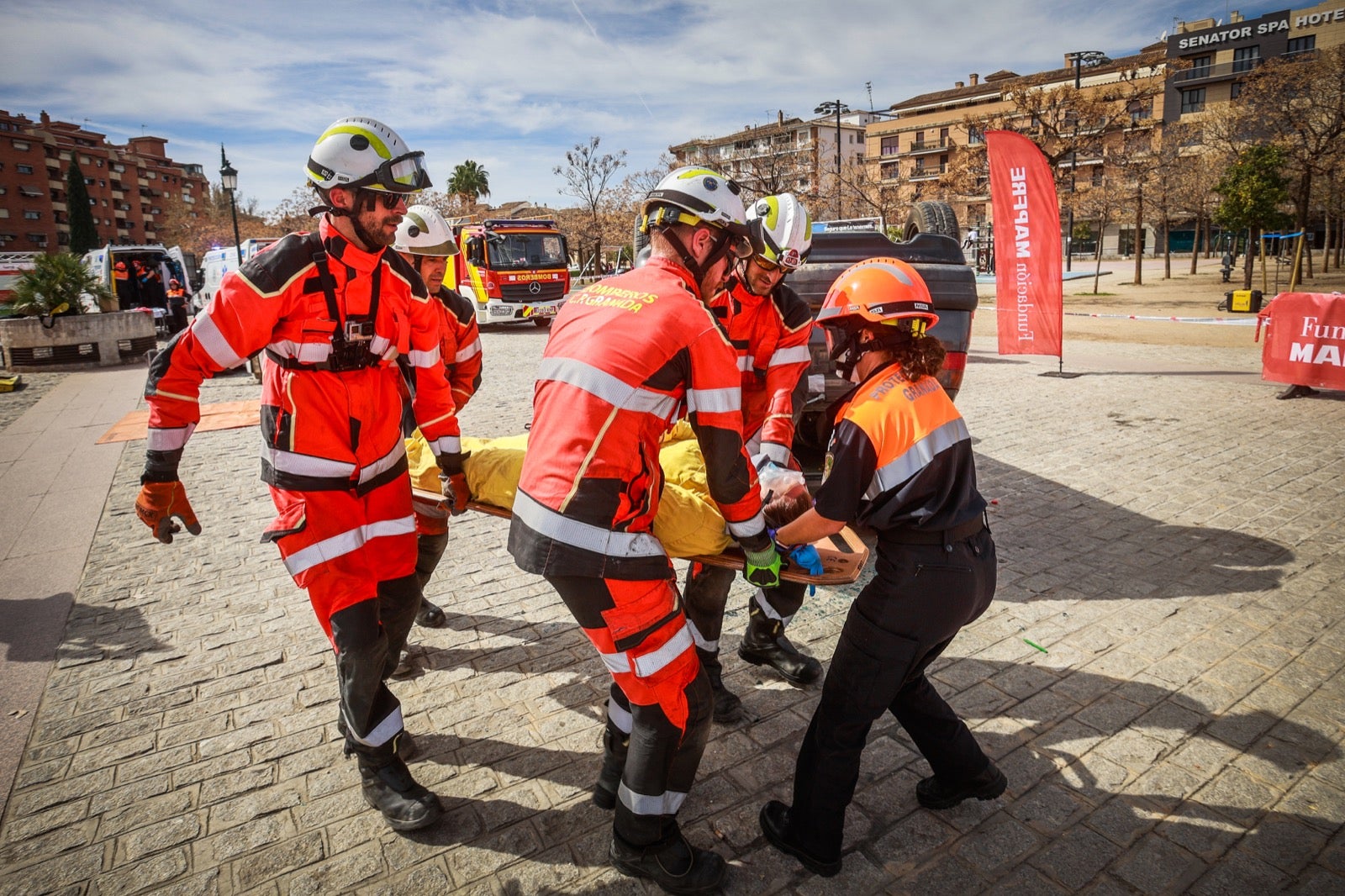 El espectacular simulacro de gran accidente en Granada, en imágenes