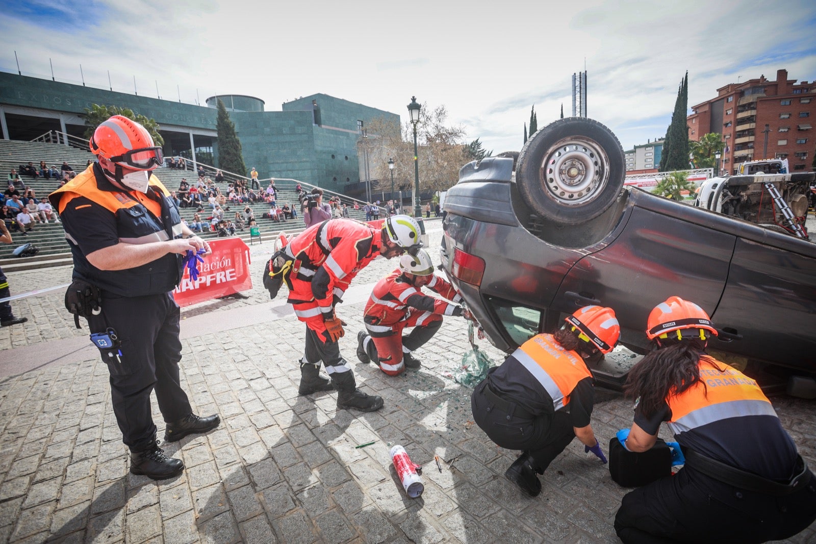 El espectacular simulacro de gran accidente en Granada, en imágenes