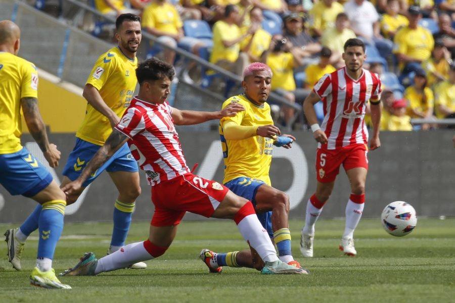 Marcos Peña en una acción del partido de su debut