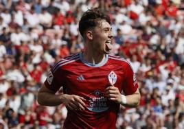 Strand Larsen celebra su golazo de tacón en el Sánchez-Pizjuán.