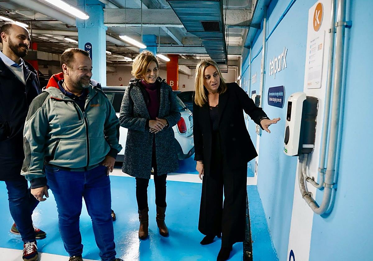 Granada instala 60 puntos de recarga de vehículos eléctricos en los parkings