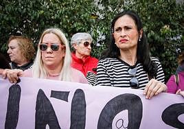 Vecinos muestran su apoyo a Alina, madre de las dos niñas