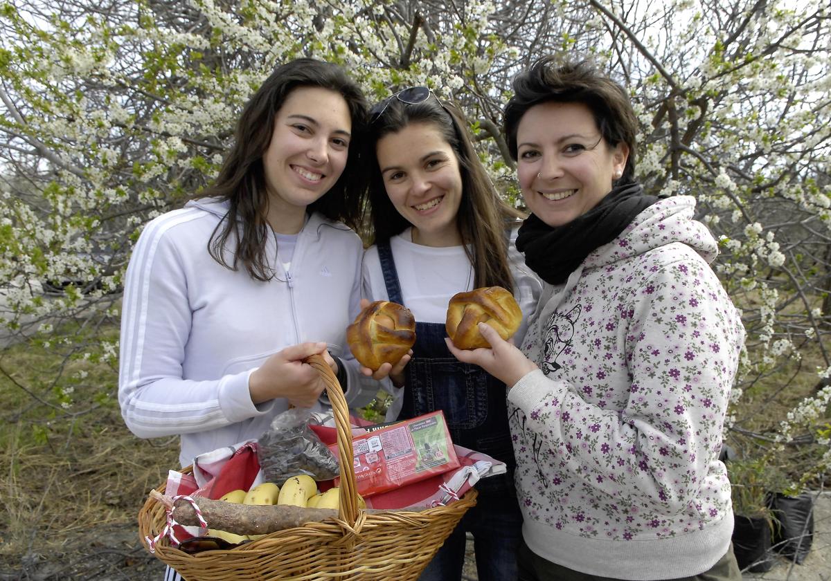 Dúrcal prepara las viandas para celebrar su proverbial 'Fiesta de los Hornazos'