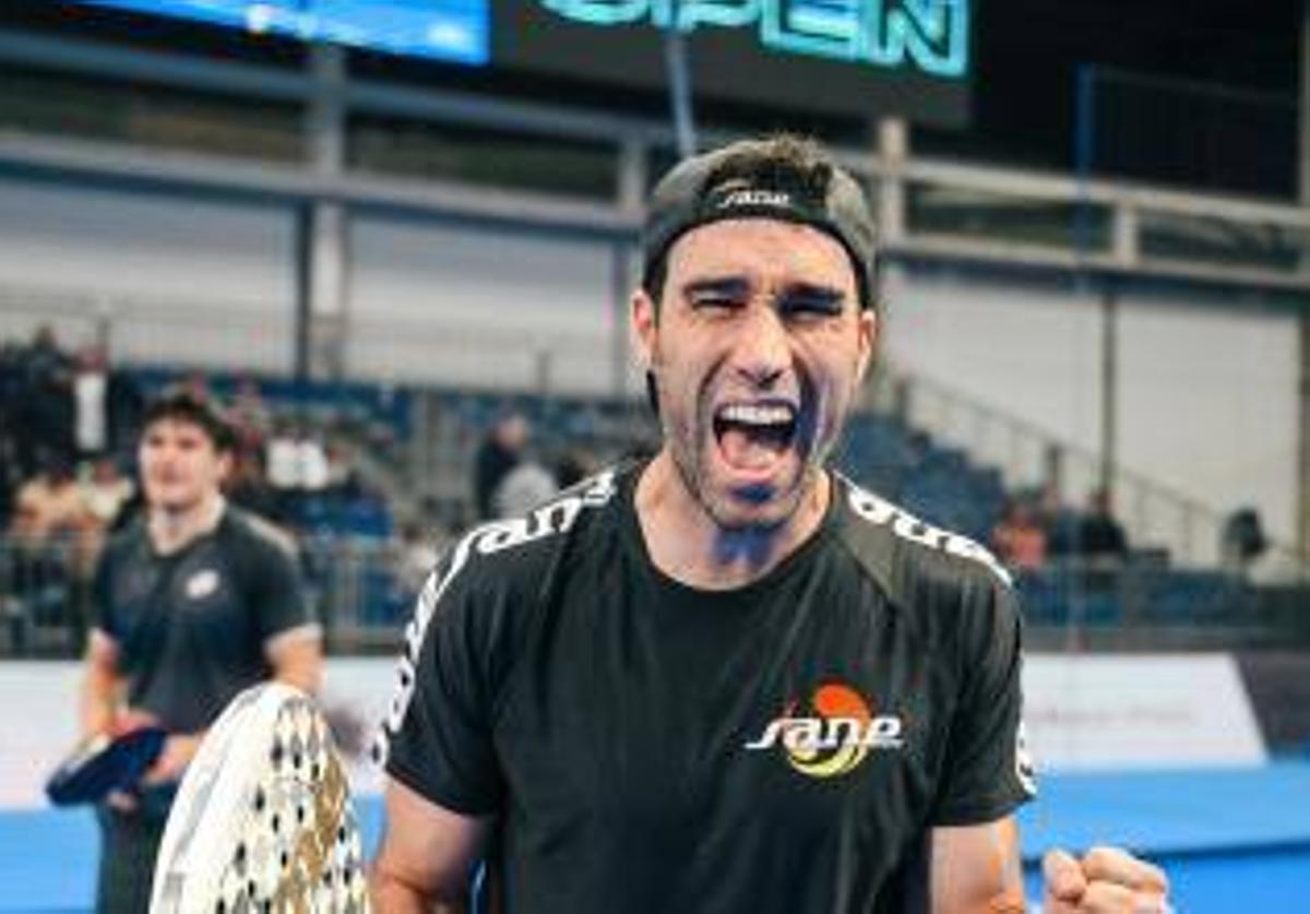 Javi Ruiz celebra un punto en el circuito mundial.