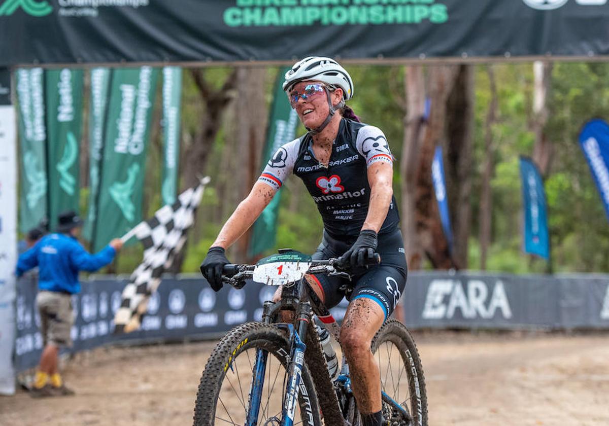 Rebecca Henderson ganó su undécimo título australiano, pese a una dura dolencia.