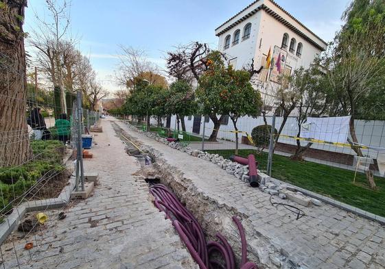 Obras en el futuro acceso rodado de La Alameda, junto al colegio Jesús y María.