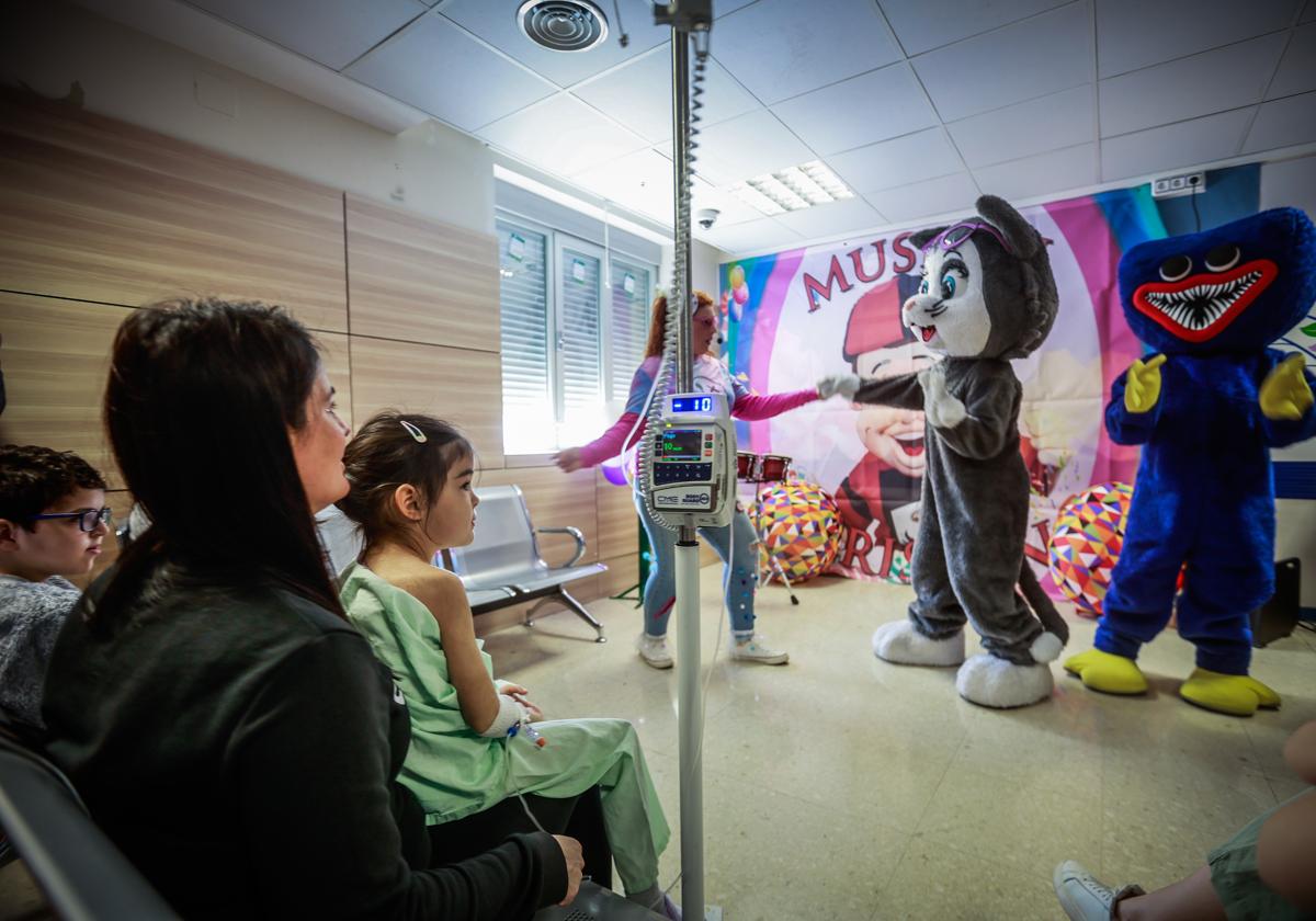 Un Día del Padre con sonrisas en el Virgen de las Nieves, en imágenes