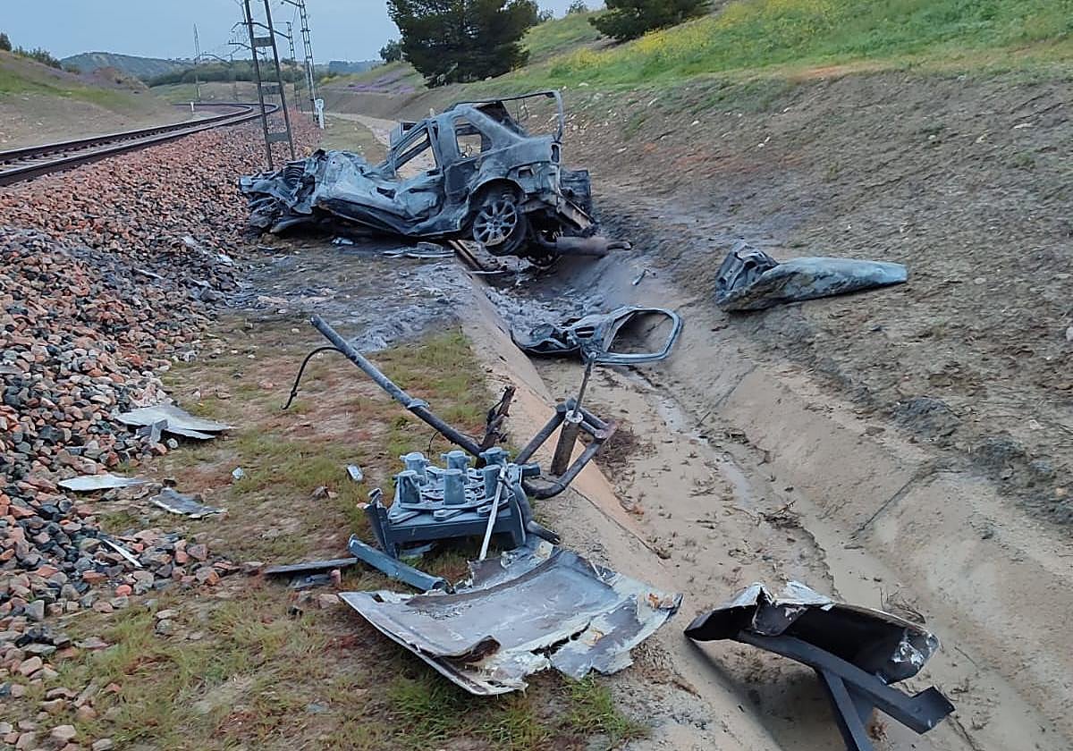 Así es como ha quedado el coche tras haber sido arrollado.