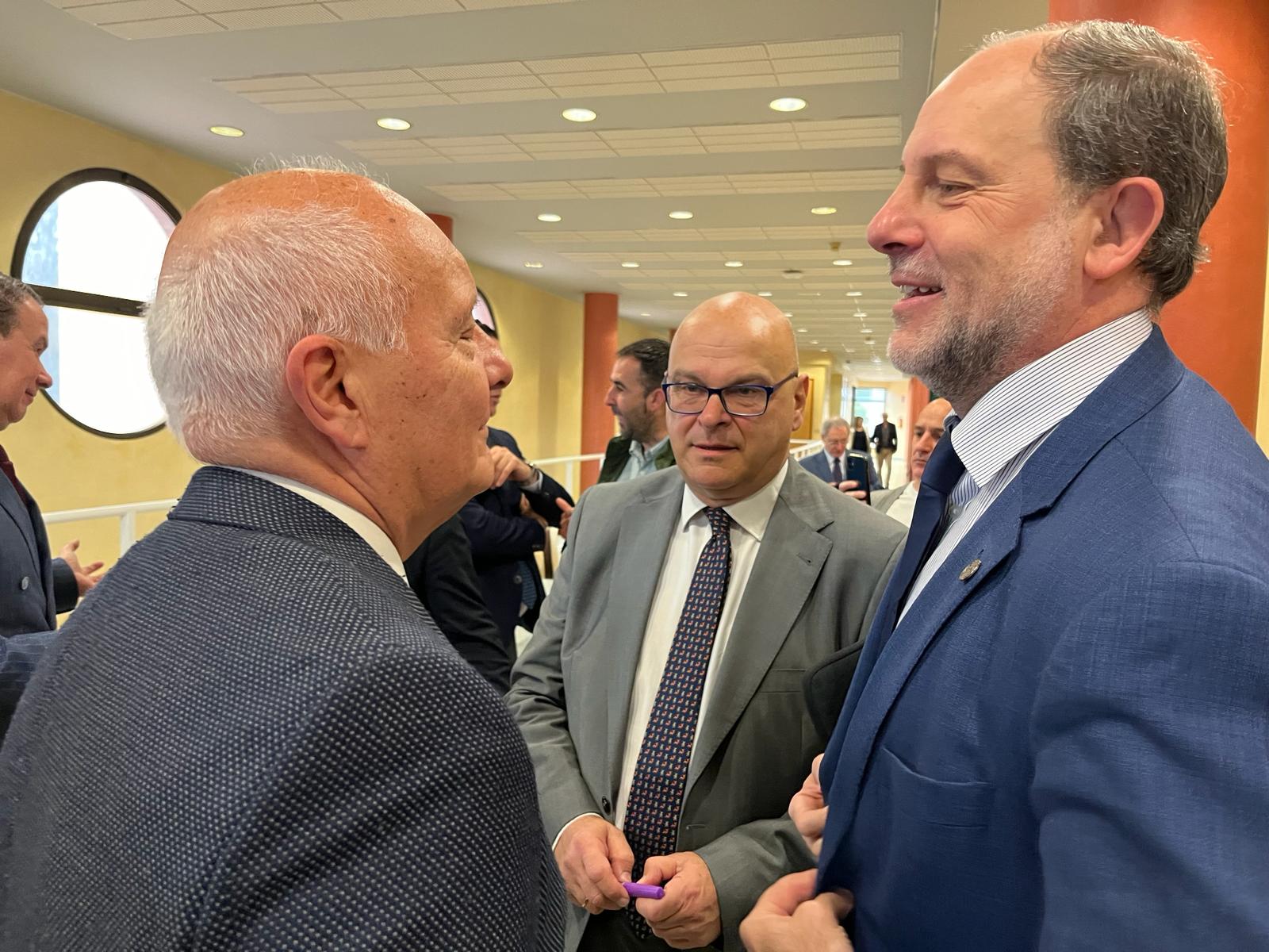 Juan Manuel Faramiñán, Manuel Fernández Palomino y el rector Nicolás Ruiz.