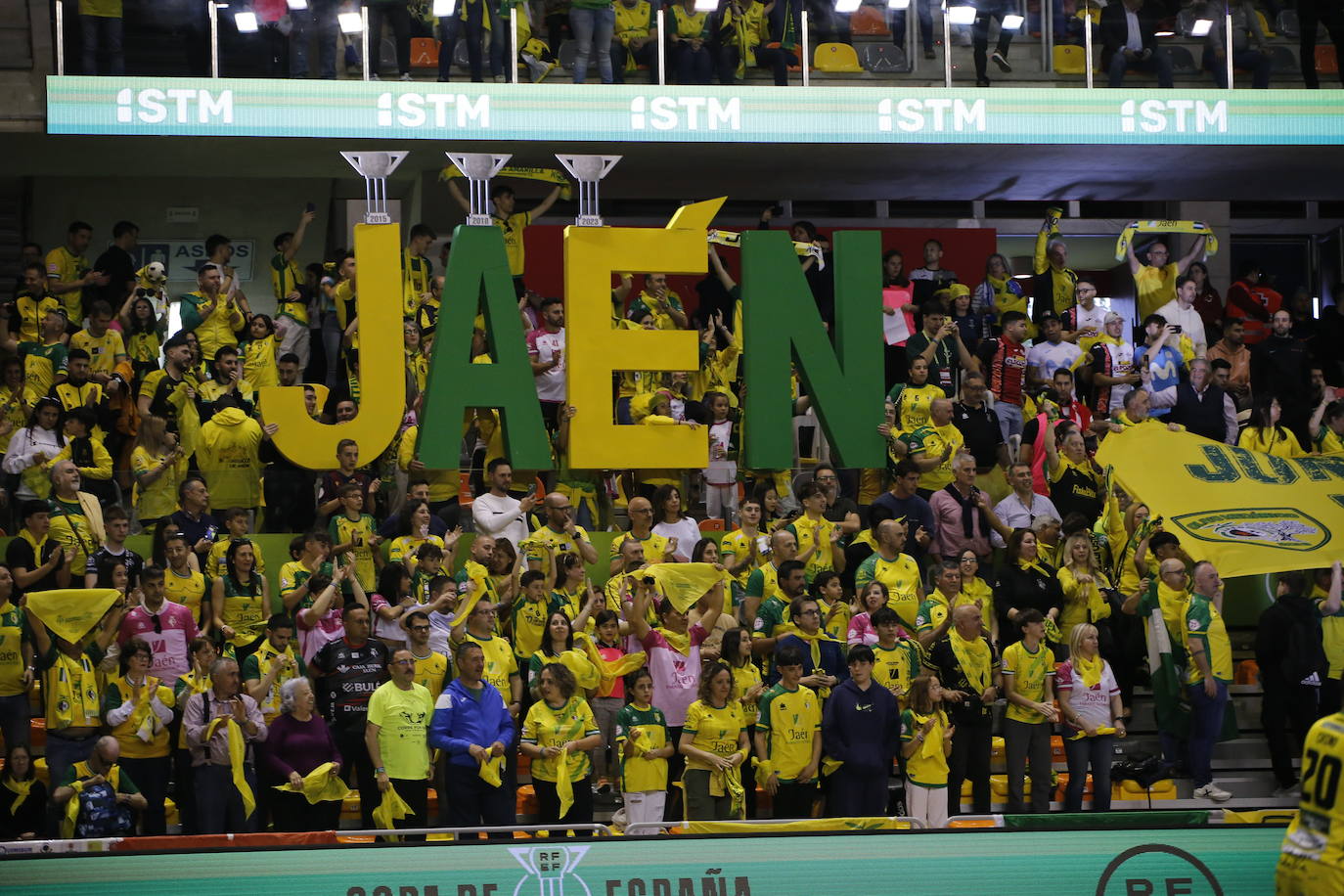 Afición del Jaén FS en Cartagena, durante el partido.