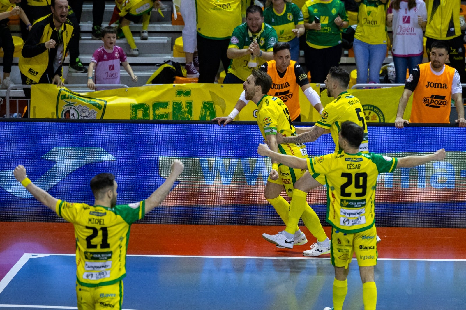 Momentos de alegría de los jugadores del Jaén FS.