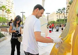 Cultura y artistas urbanos consiguen ensamblar posturas para reglar las actuaciones callejeras en Almería