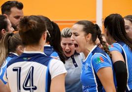 El voley femenino se corona, con Mario Ferrera como técnico.