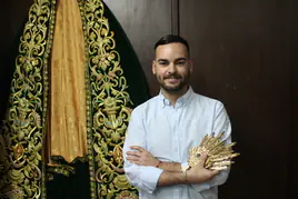 José Francisco Siles posa para IDEAL en el interior de la Casa de la Hermandad de los Estudiantes, a unos pocos metros de la Catedral.