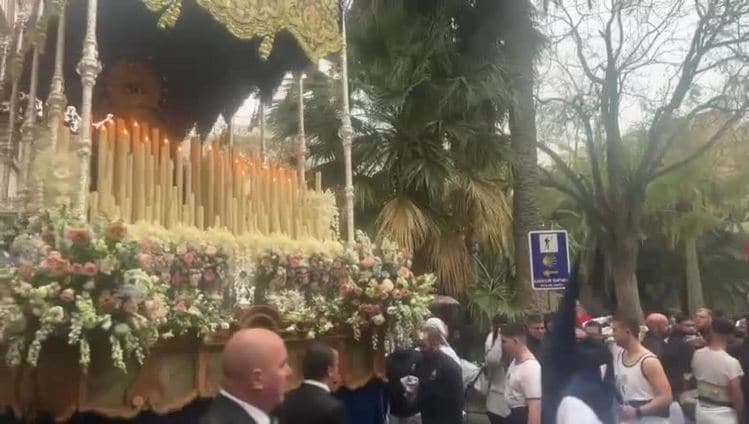 La Estrella se refugia en la capilla del Prendimiento por la lluvia en Almería