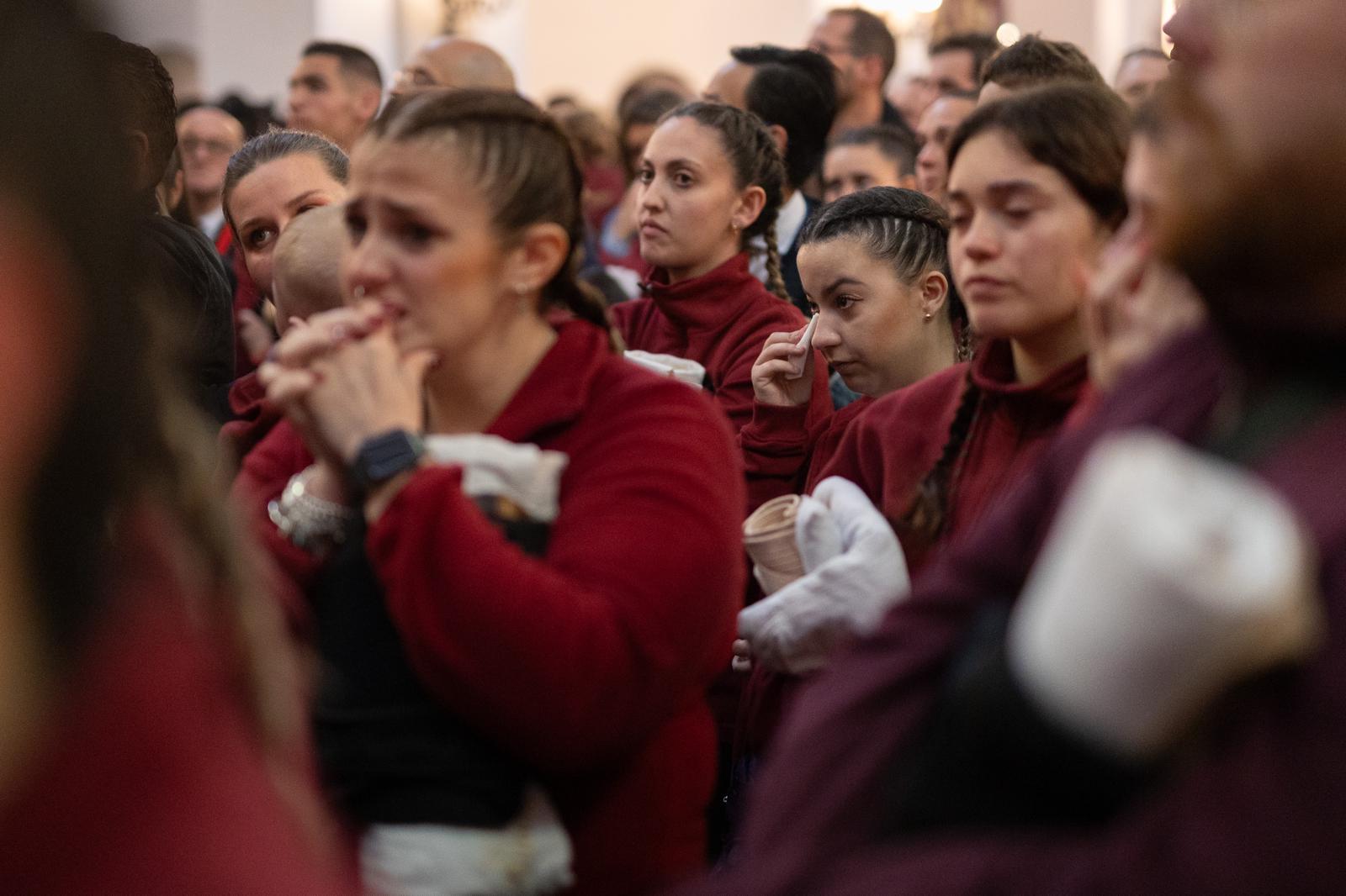 Las fotos de los momentos más íntimos y emotivos del Lunes Santo en Granada