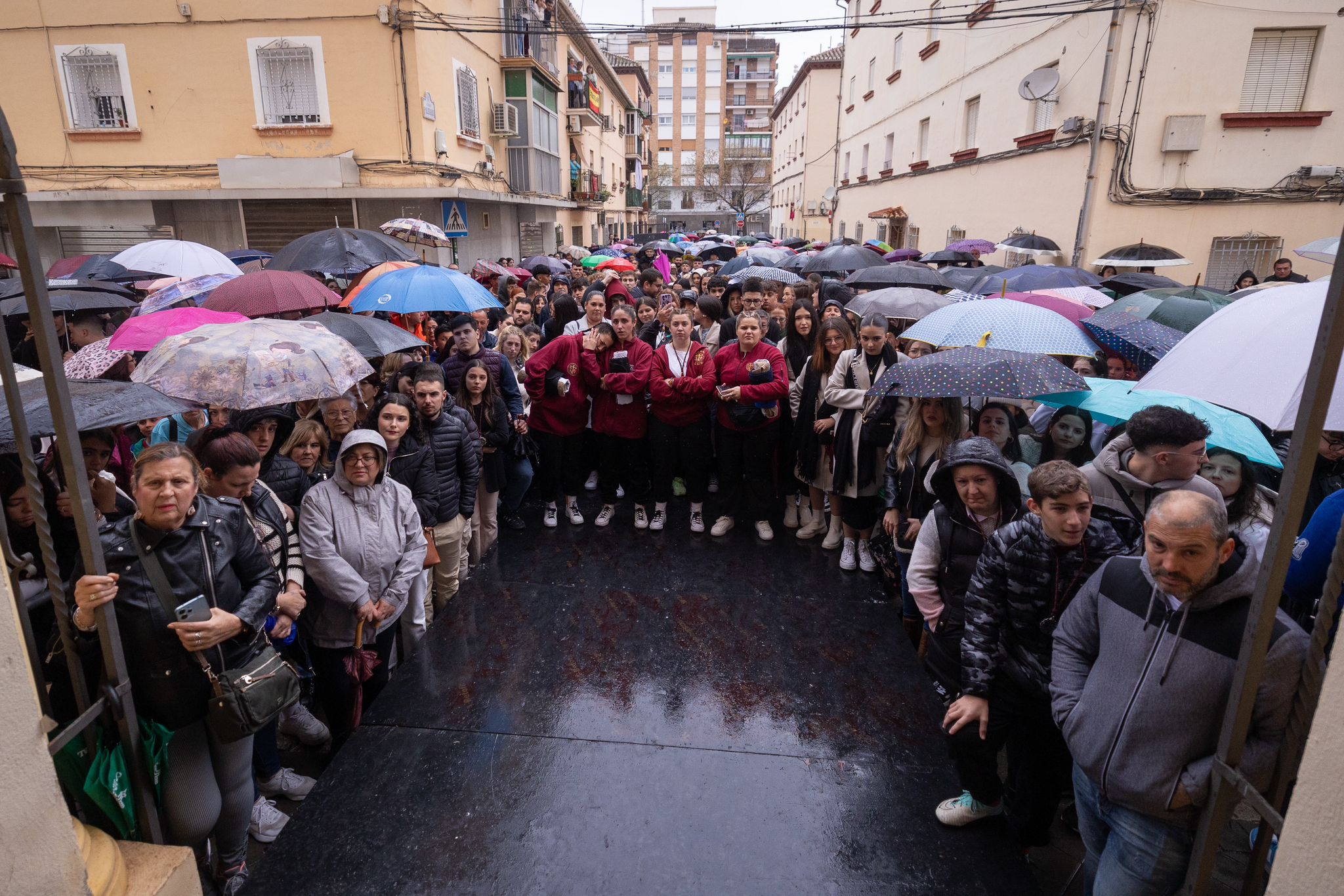 Las fotos de los momentos más íntimos y emotivos del Lunes Santo en Granada