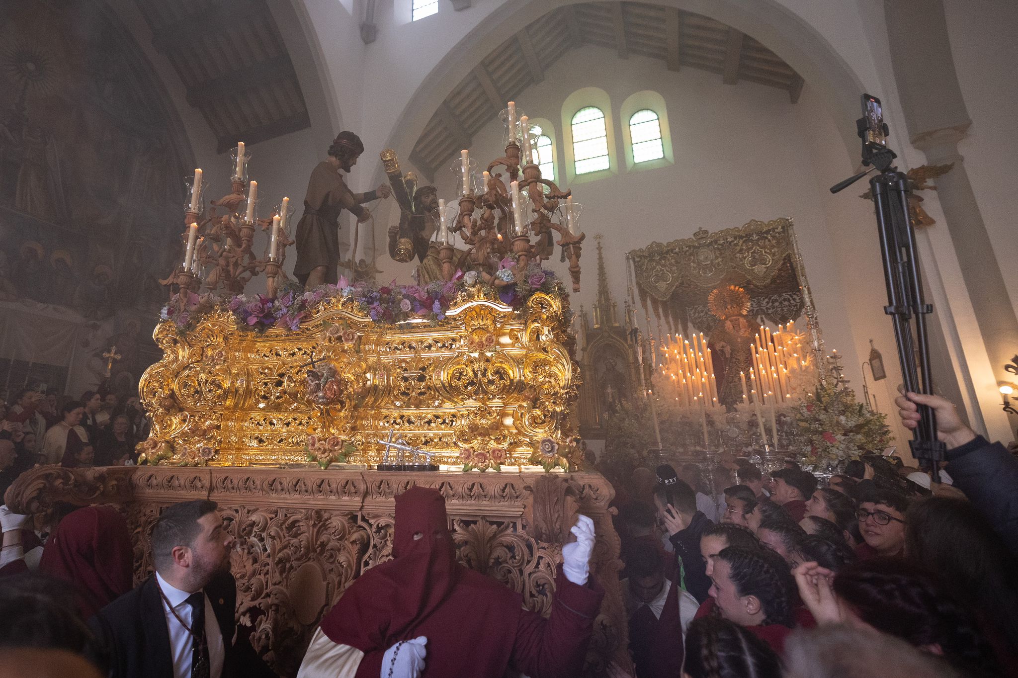 Las fotos de los momentos más íntimos y emotivos del Lunes Santo en Granada