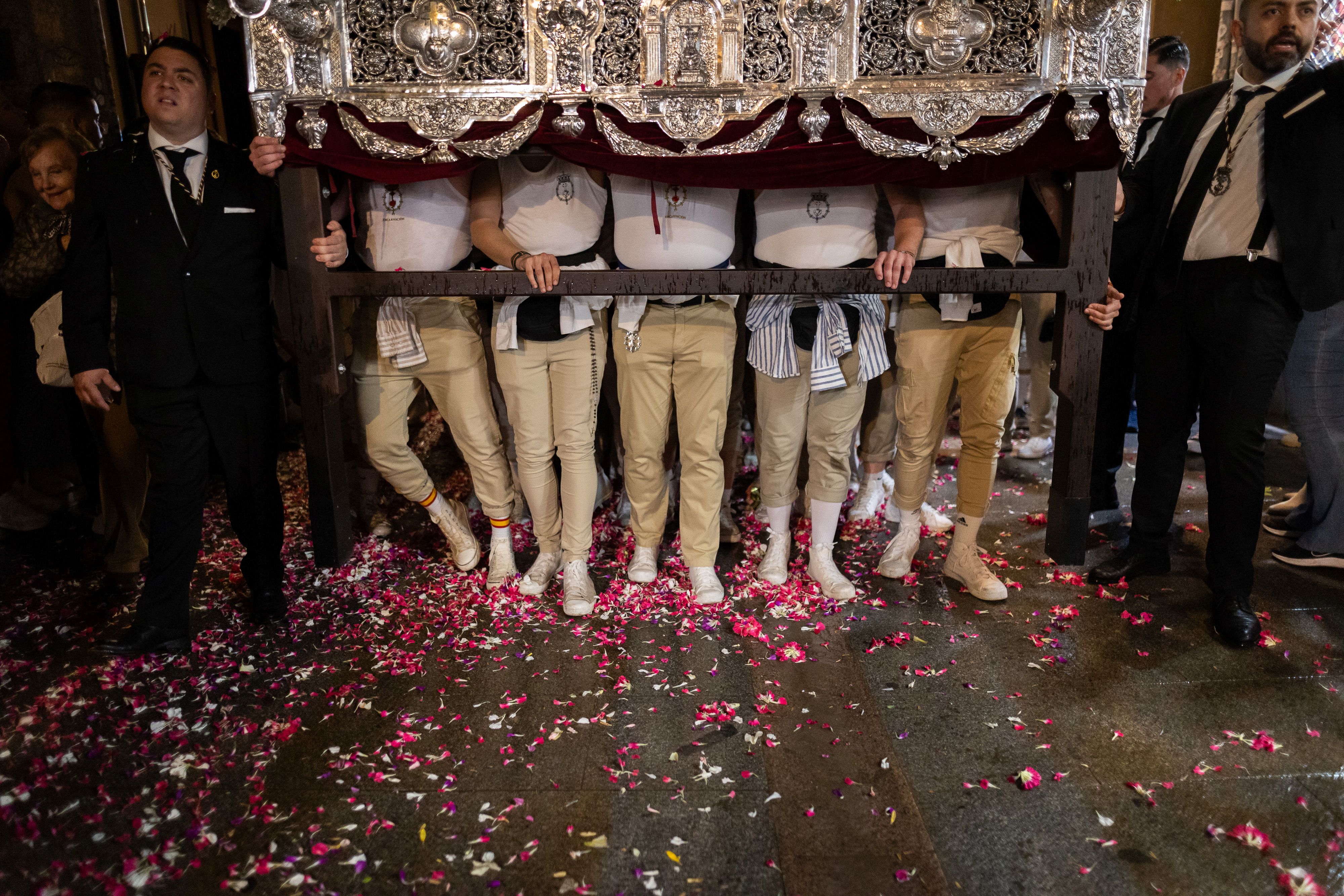 Agua y pedidas de mano